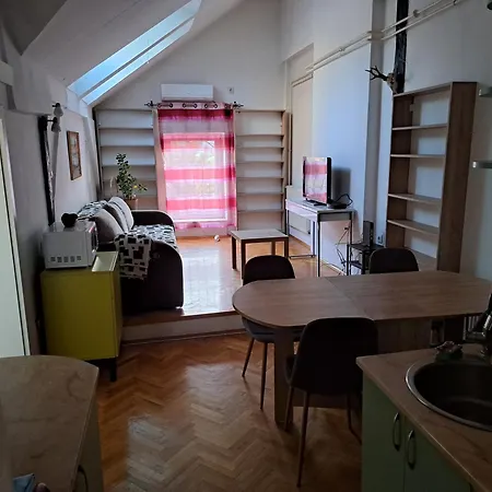 Synagogue View Apartment *